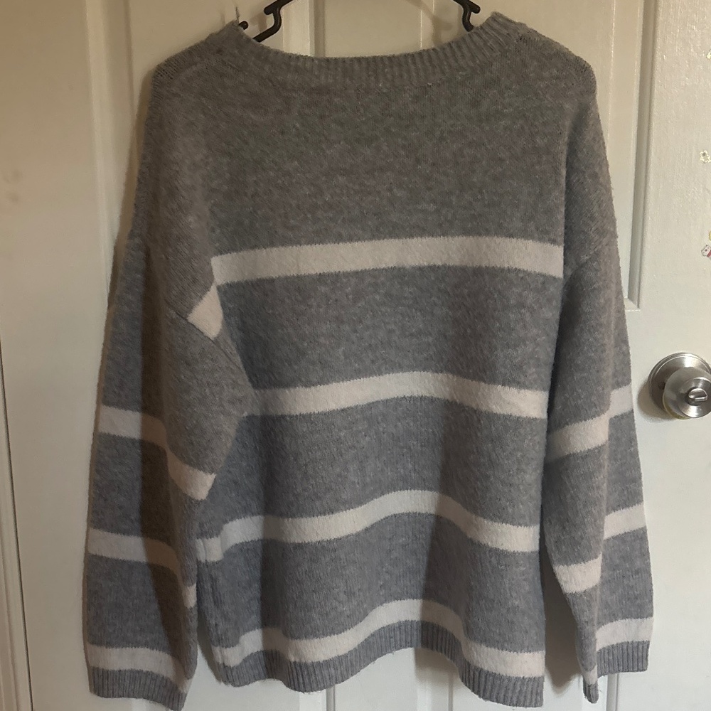 gray stripe drop shoulder knit cardigan size M